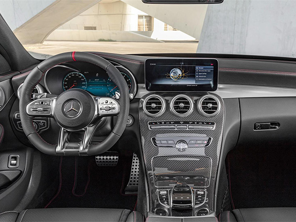 سيارة C 43 سيدان الجديدة من مرسيدس-AMG: أداء معـزّز وتصميم لا يُـقهـر